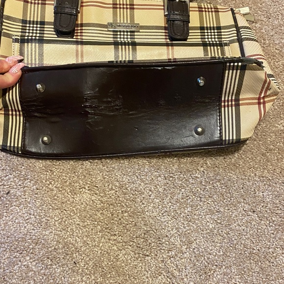 Burberry Cream and Brown Check Shoulder Bag - Picture 3 of 14